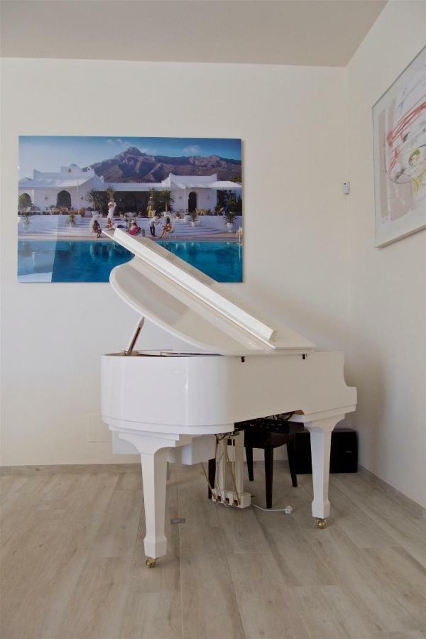 Bed and Breakfast Three Palms San Luis de Sabinillas Exterior foto