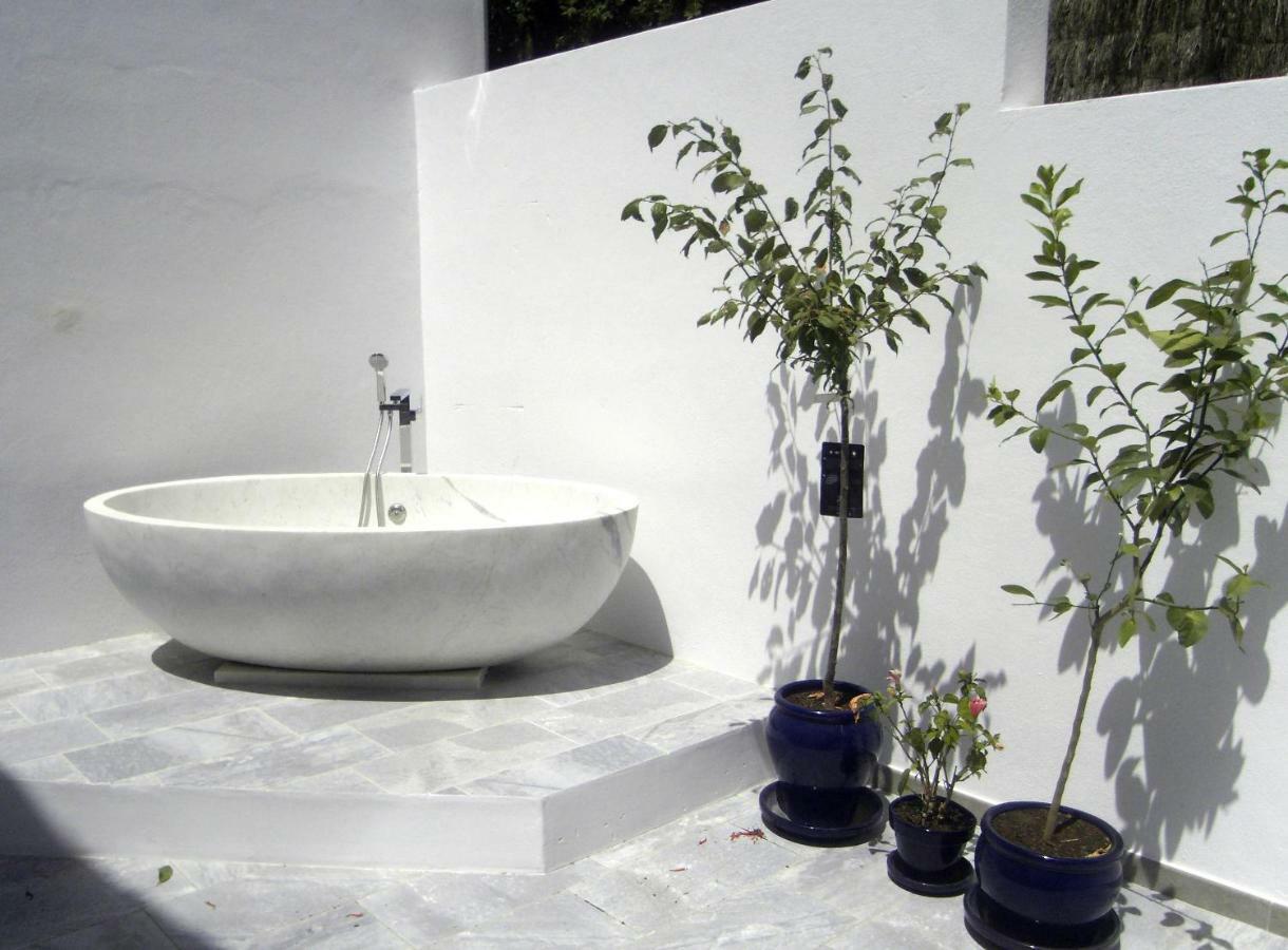 Bed and Breakfast Three Palms San Luis de Sabinillas Exterior foto