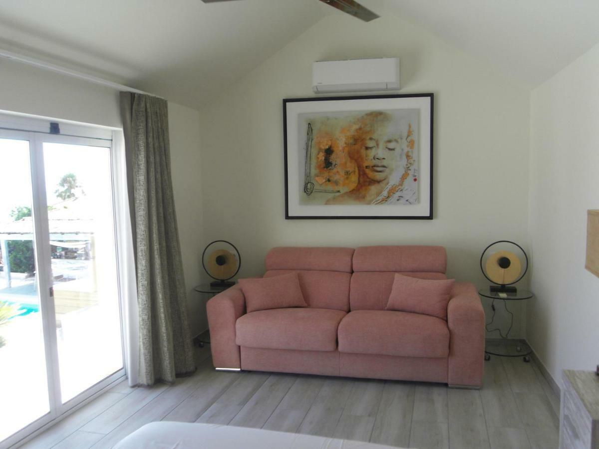 Bed and Breakfast Three Palms San Luis de Sabinillas Exterior foto