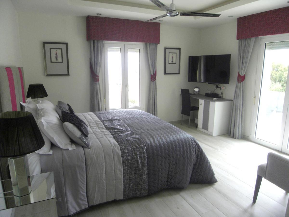 Bed and Breakfast Three Palms San Luis de Sabinillas Exterior foto